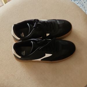 wild fable Black, White & Gum Retro Court Sneakers